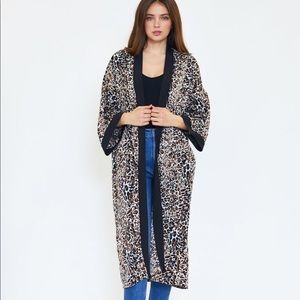 Lulla Collection SMALL SPOTTED NEUTRAL ANIMAL PRINT KIMONO